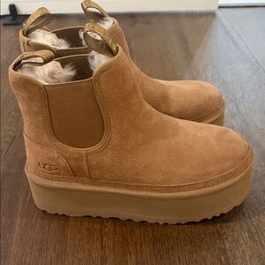 UGG Chestnut Suede Chelsea Platform Boots size 8